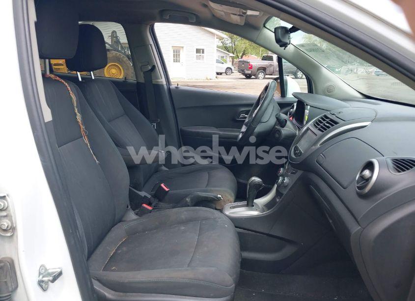 Photo 5 of 2016 Chevrolet Trax LT (VIN 3GNCJLSB9GL163793)