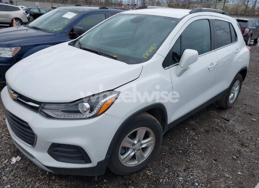 Photo 2 of 2017 Chevrolet Trax LT (VIN 3GNCJLSB9HL132562)