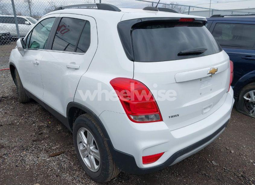 Photo 3 of 2017 Chevrolet Trax LT (VIN 3GNCJLSB9HL132562)