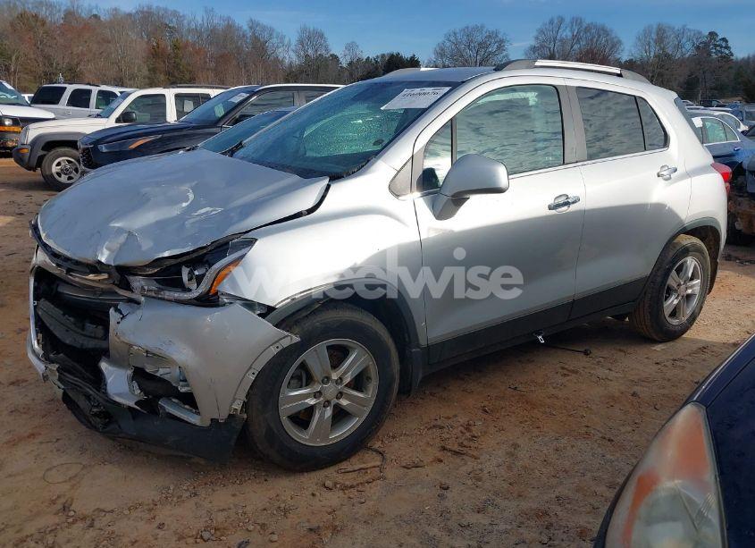 Photo 2 of 2017 Chevrolet Trax LT (VIN 3GNCJLSB9HL146316)