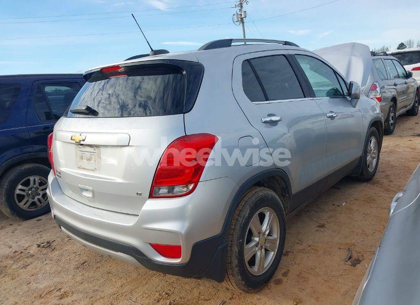 Photo 4 of 2017 Chevrolet Trax LT (VIN 3GNCJLSB9HL146316)