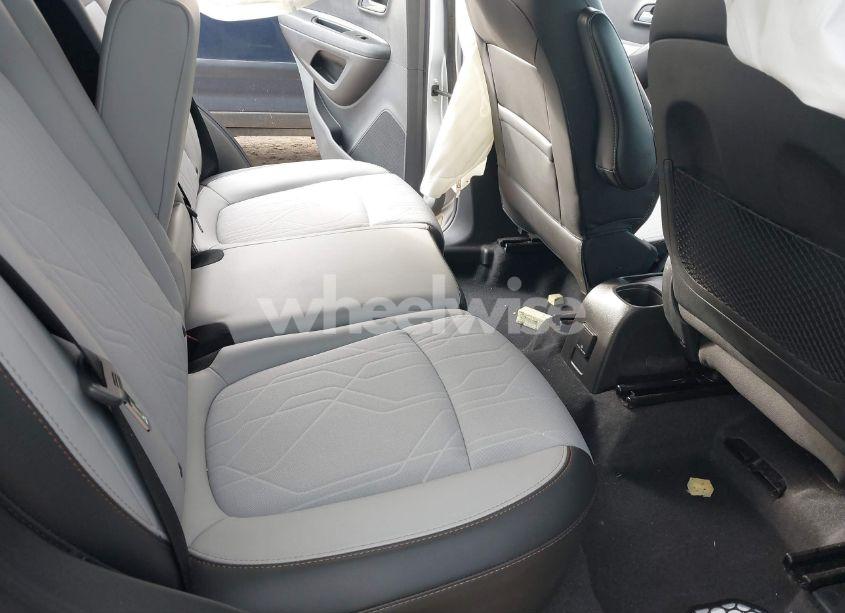 Photo 8 of 2017 Chevrolet Trax LT (VIN 3GNCJLSB9HL146316)