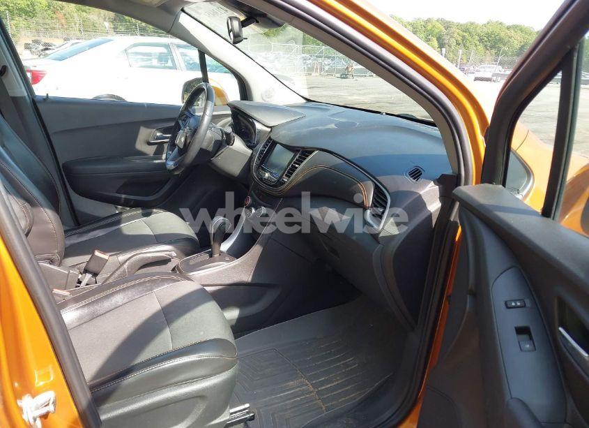 Photo 5 of 2017 Chevrolet Trax LT (VIN 3GNCJLSB9HL150611)