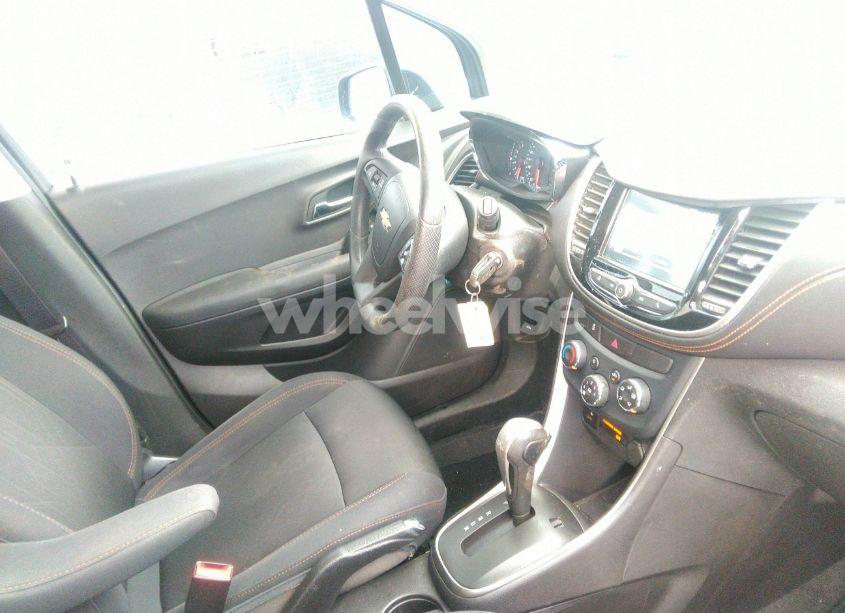 Photo 5 of 2017 Chevrolet Trax LT (VIN 3GNCJLSB9HL190994)