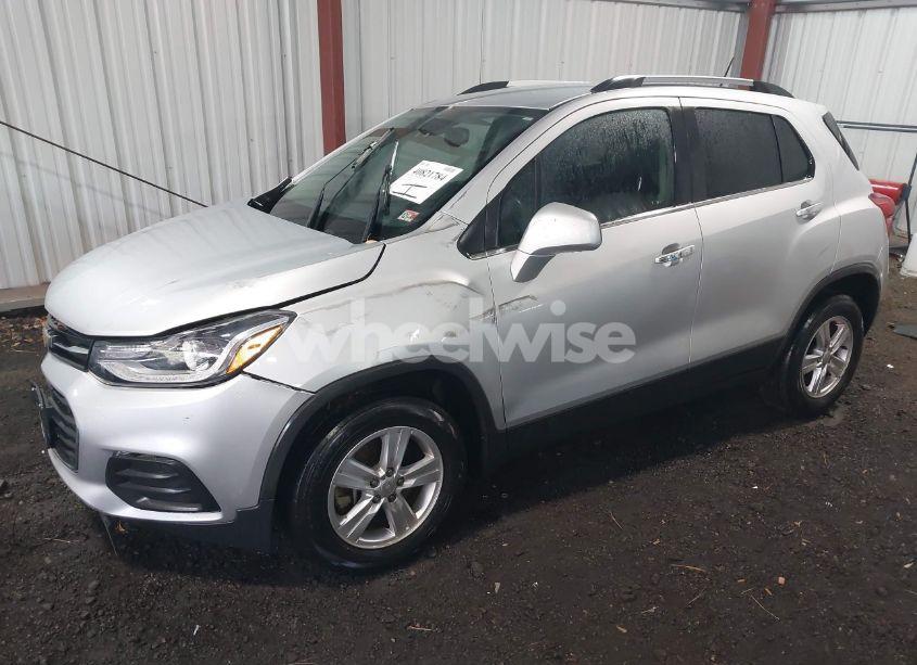 Photo 2 of 2017 Chevrolet Trax LT (VIN 3GNCJLSB9HL285054)