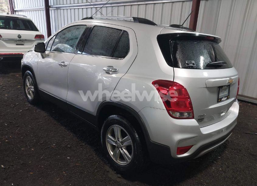 Photo 3 of 2017 Chevrolet Trax LT (VIN 3GNCJLSB9HL285054)