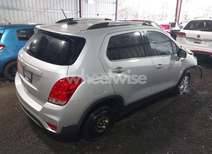 Photo 4 of 2017 Chevrolet Trax LT (VIN 3GNCJLSB9HL285054)