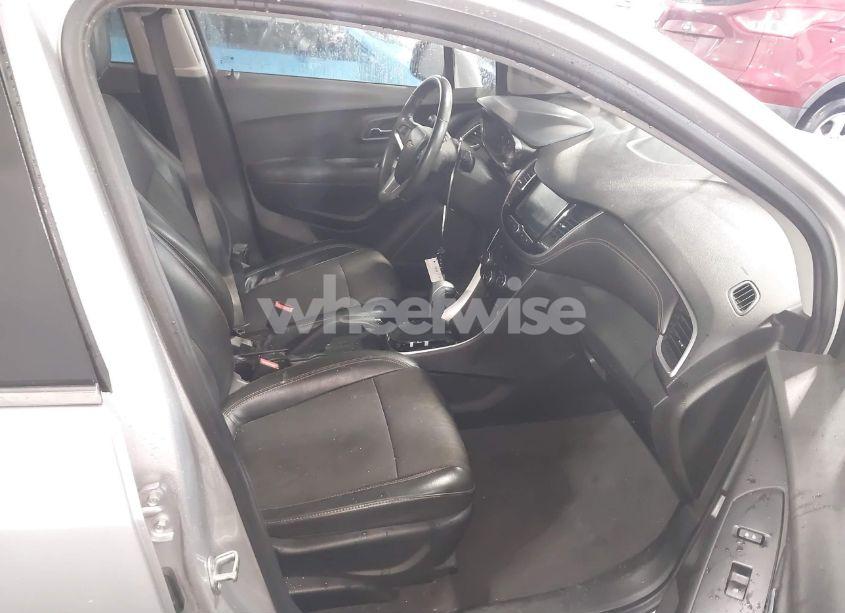 Photo 5 of 2017 Chevrolet Trax LT (VIN 3GNCJLSB9HL285054)