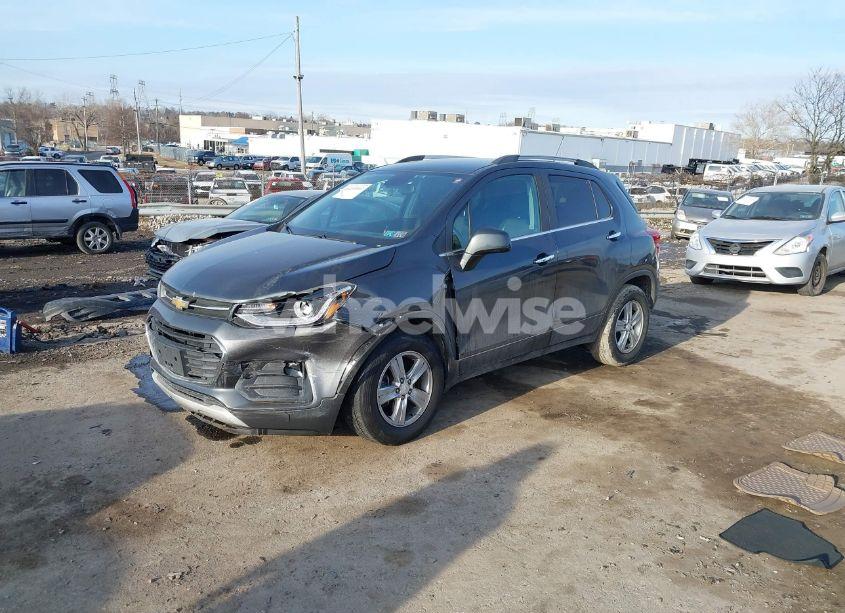 Photo 2 of 2017 Chevrolet Trax LT (VIN 3GNCJLSB9HL288147)