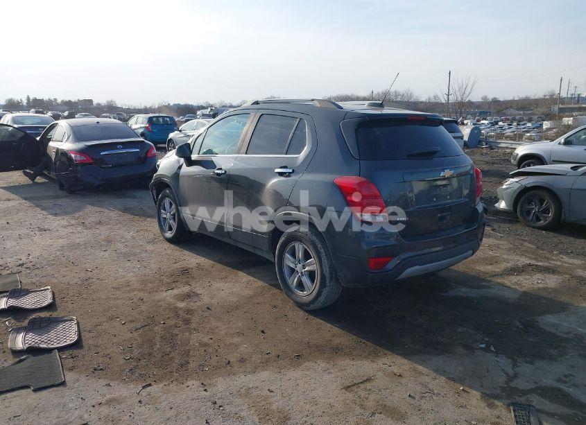 Photo 3 of 2017 Chevrolet Trax LT (VIN 3GNCJLSB9HL288147)