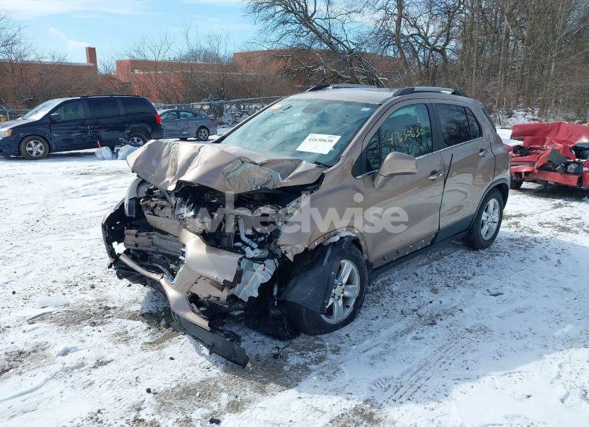 Photo 2 of 2018 Chevrolet Trax LT (VIN 3GNCJLSB9JL215625)