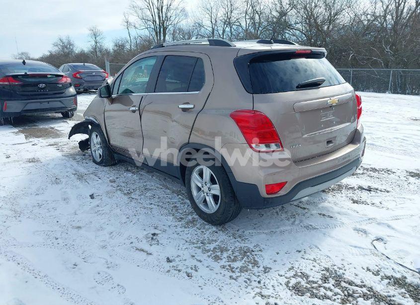 Photo 3 of 2018 Chevrolet Trax LT (VIN 3GNCJLSB9JL215625)