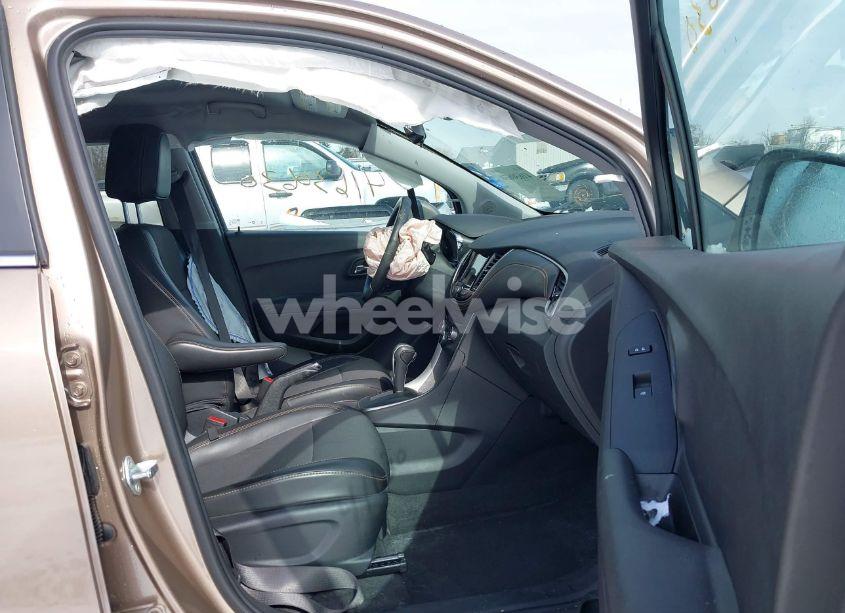 Photo 5 of 2018 Chevrolet Trax LT (VIN 3GNCJLSB9JL215625)