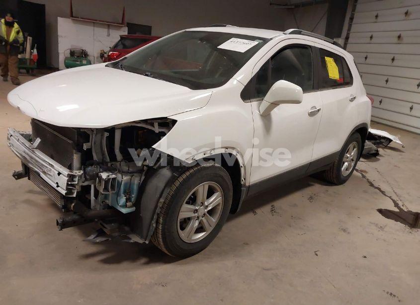 Photo 2 of 2018 Chevrolet Trax LT (VIN 3GNCJLSB9JL345629)