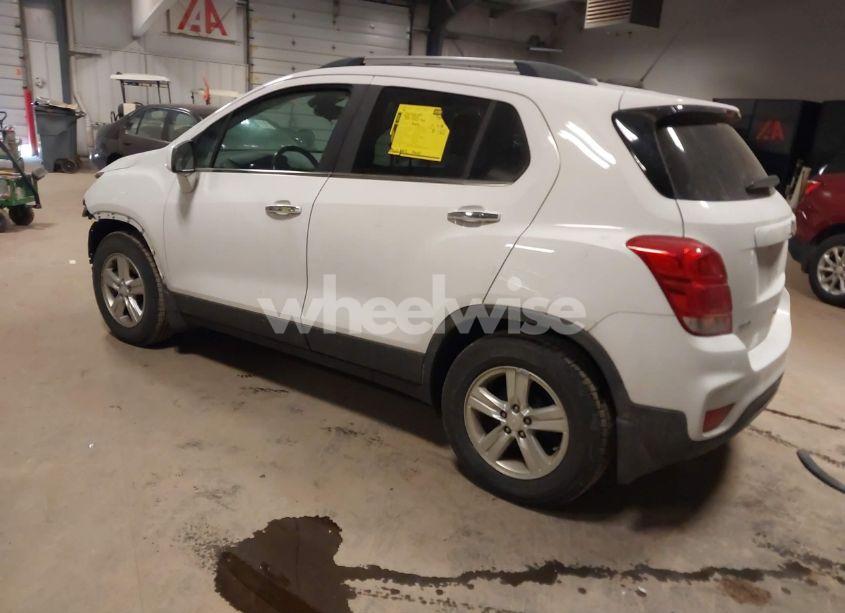 Photo 3 of 2018 Chevrolet Trax LT (VIN 3GNCJLSB9JL345629)