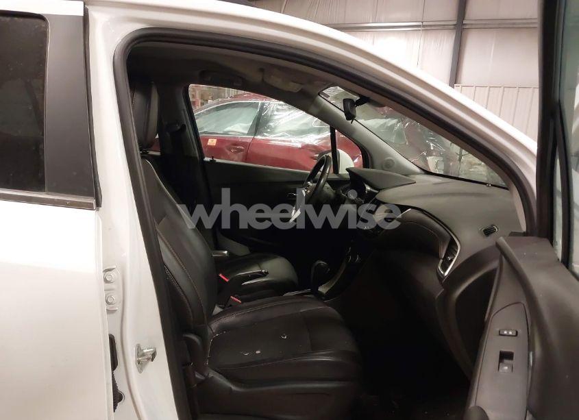 Photo 5 of 2018 Chevrolet Trax LT (VIN 3GNCJLSB9JL345629)