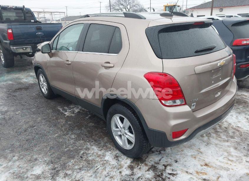 Photo 3 of 2018 Chevrolet Trax LT (VIN 3GNCJLSB9JL397200)