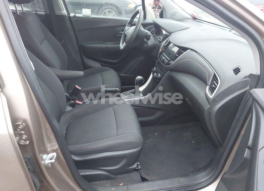 Photo 5 of 2018 Chevrolet Trax LT (VIN 3GNCJLSB9JL397200)