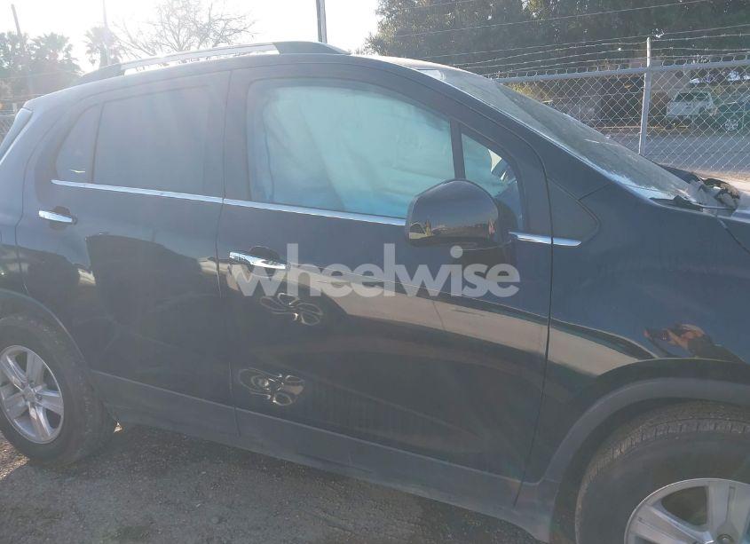 Photo 13 of 2019 Chevrolet Trax LT (VIN 3GNCJLSB9KL149059)