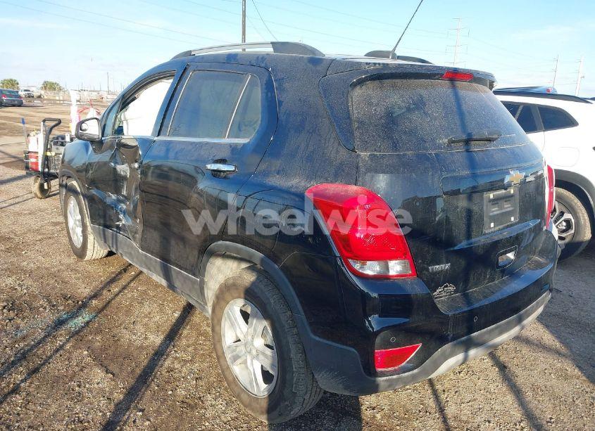 Photo 3 of 2019 Chevrolet Trax LT (VIN 3GNCJLSB9KL149059)