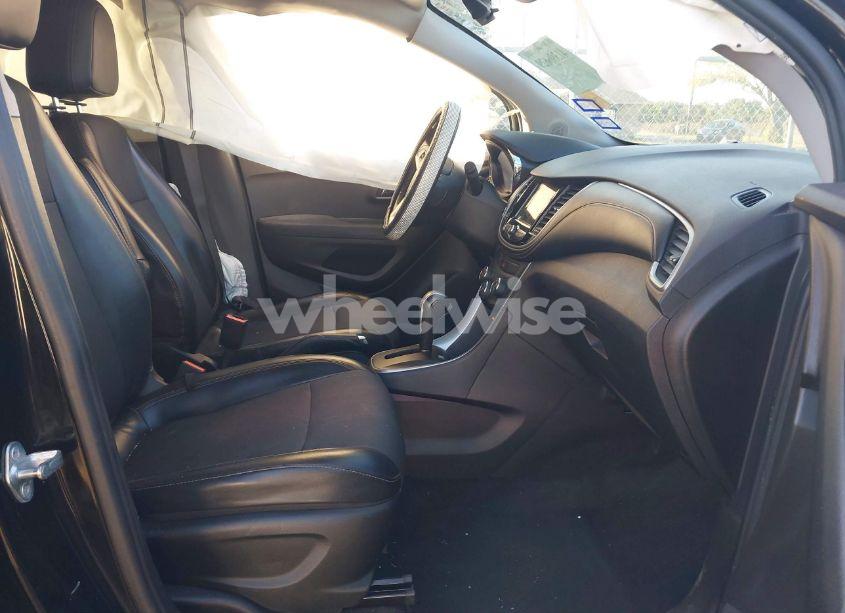 Photo 5 of 2019 Chevrolet Trax LT (VIN 3GNCJLSB9KL149059)