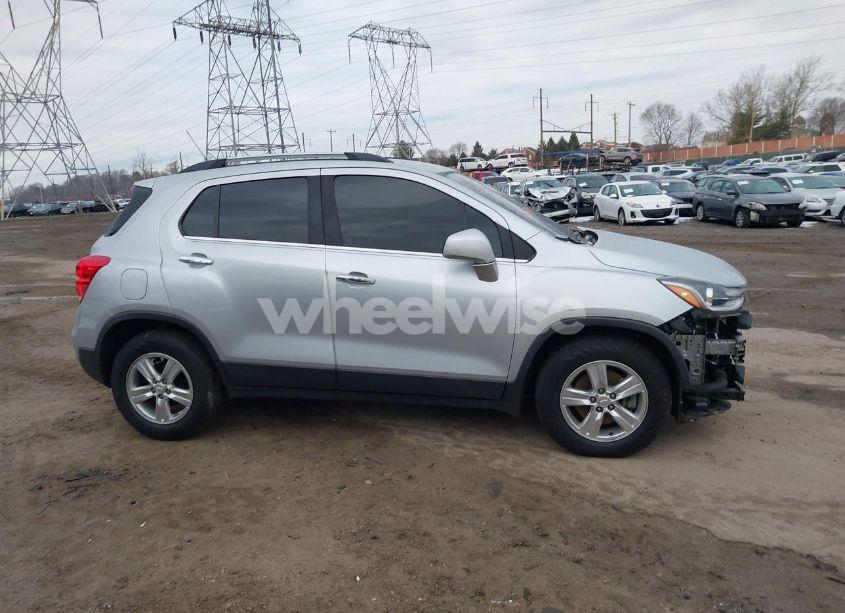 Photo 14 of 2019 Chevrolet Trax LT (VIN 3GNCJLSB9KL243295)