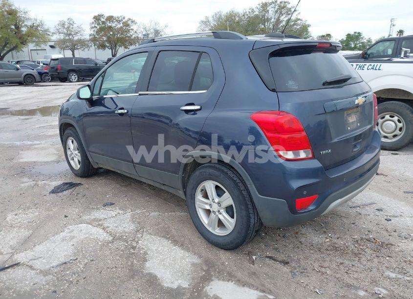 Photo 3 of 2019 Chevrolet Trax LT (VIN 3GNCJLSB9KL319999)