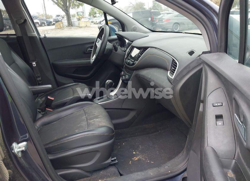 Photo 5 of 2019 Chevrolet Trax LT (VIN 3GNCJLSB9KL319999)