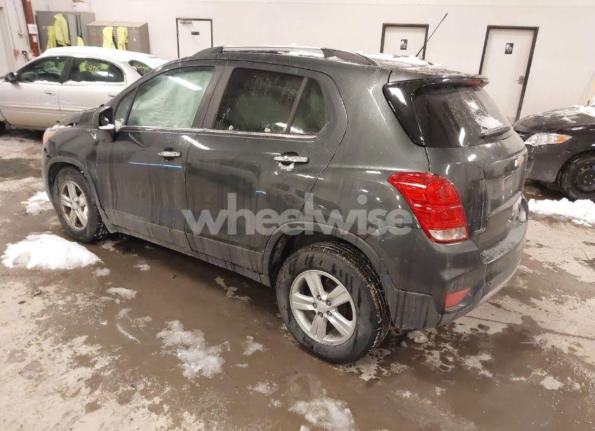 Photo 3 of 2019 Chevrolet Trax LT (VIN 3GNCJLSB9KL345048)