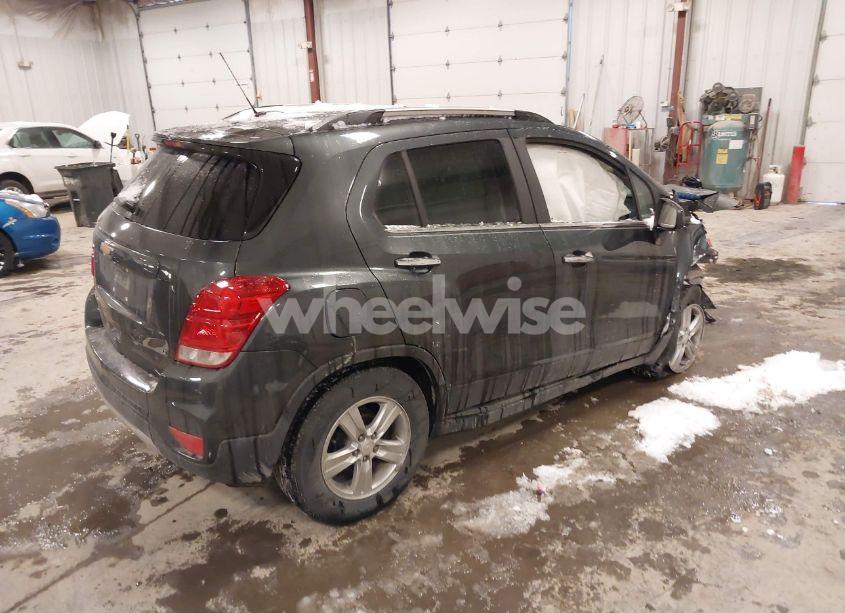 Photo 4 of 2019 Chevrolet Trax LT (VIN 3GNCJLSB9KL345048)