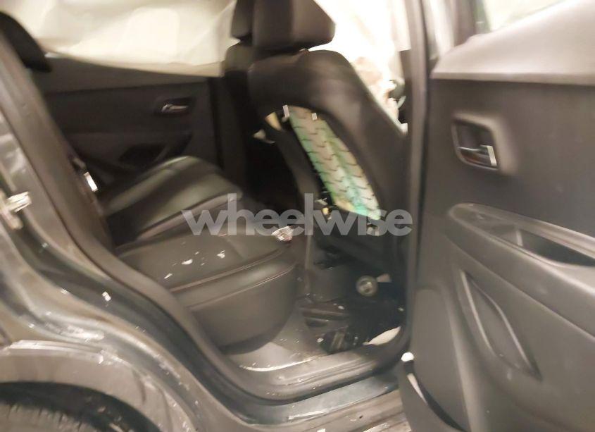 Photo 8 of 2019 Chevrolet Trax LT (VIN 3GNCJLSB9KL345048)