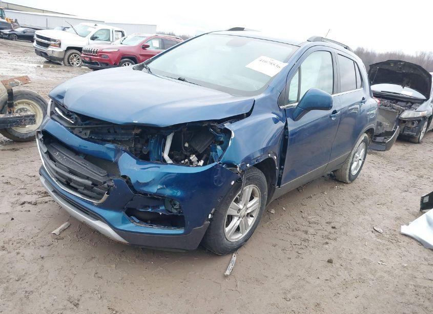 Photo 2 of 2020 Chevrolet Trax FWD LT (VIN 3GNCJLSB9LL223338)