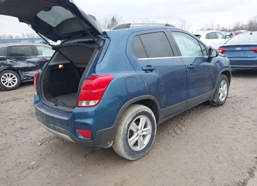 Photo 4 of 2020 Chevrolet Trax FWD LT (VIN 3GNCJLSB9LL223338)