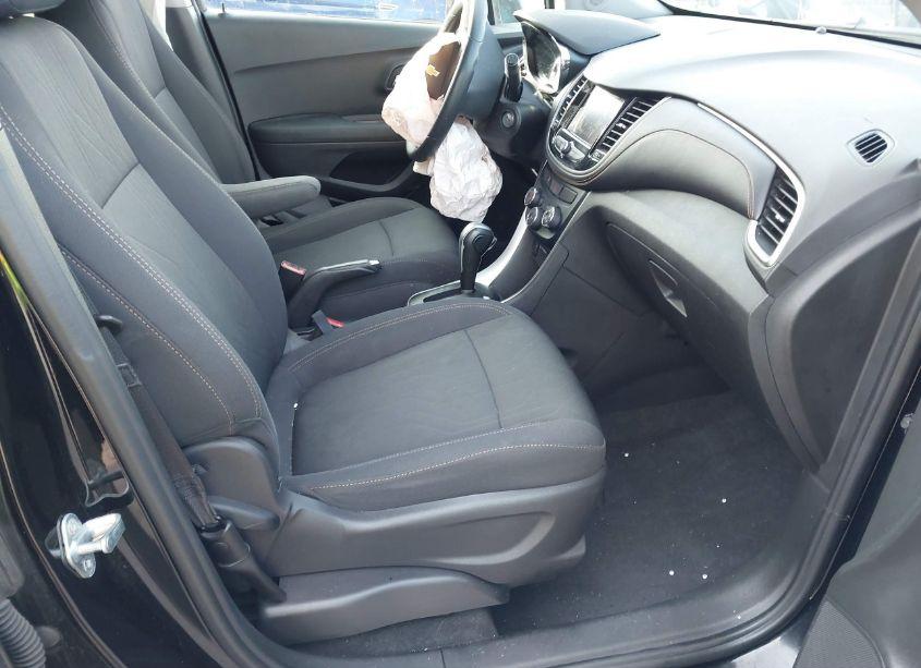 Photo 5 of 2020 Chevrolet Trax FWD LT (VIN 3GNCJLSB9LL233299)