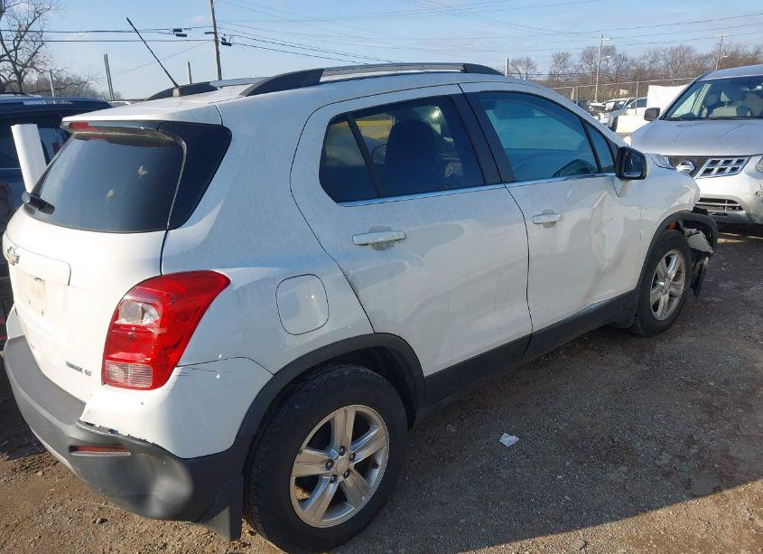 Photo 4 of 2015 Chevrolet Trax LT (VIN 3GNCJLSBXFL213762)
