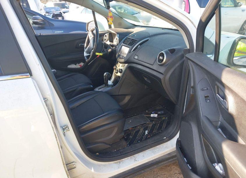 Photo 5 of 2015 Chevrolet Trax LT (VIN 3GNCJLSBXFL213762)