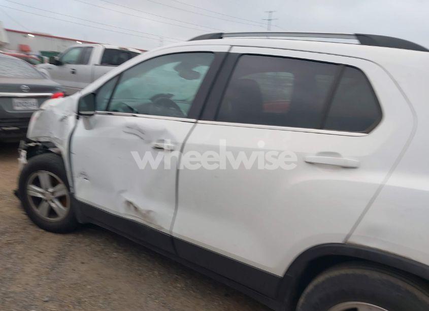 Photo 15 of 2015 Chevrolet Trax LT (VIN 3GNCJLSBXFL218671)