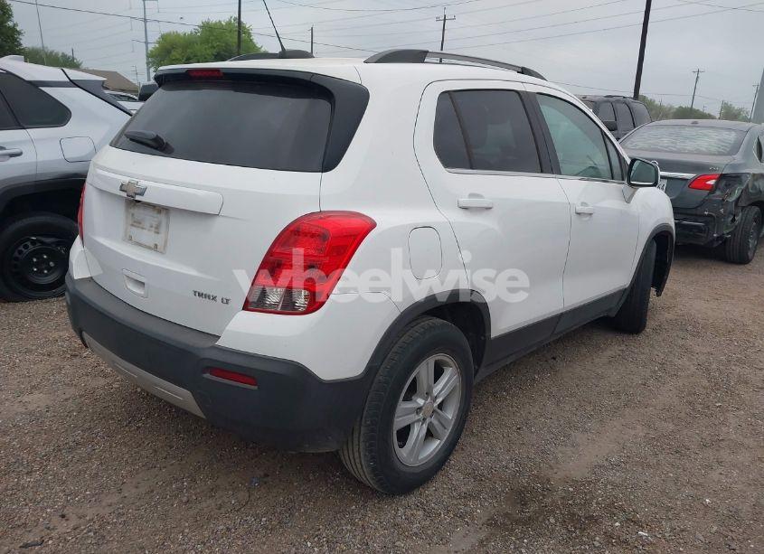 Photo 4 of 2015 Chevrolet Trax LT (VIN 3GNCJLSBXFL218671)