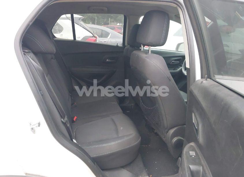 Photo 8 of 2015 Chevrolet Trax LT (VIN 3GNCJLSBXFL218671)