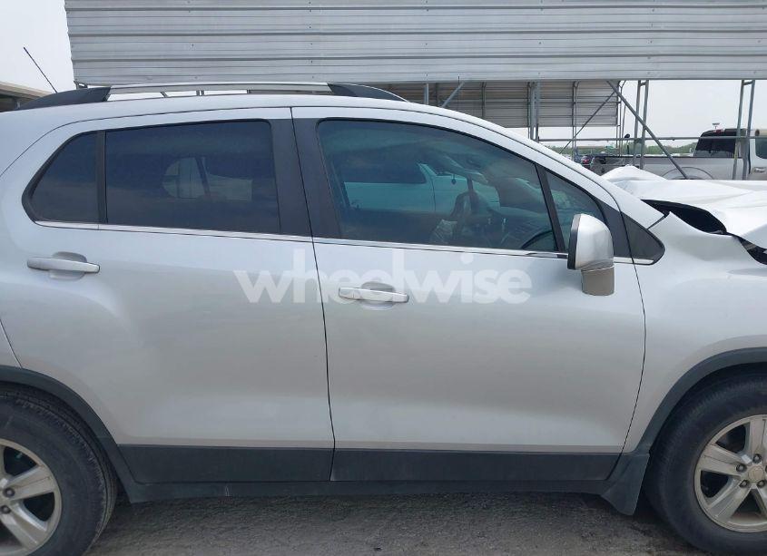 Photo 14 of 2016 Chevrolet Trax LT (VIN 3GNCJLSBXGL126574)