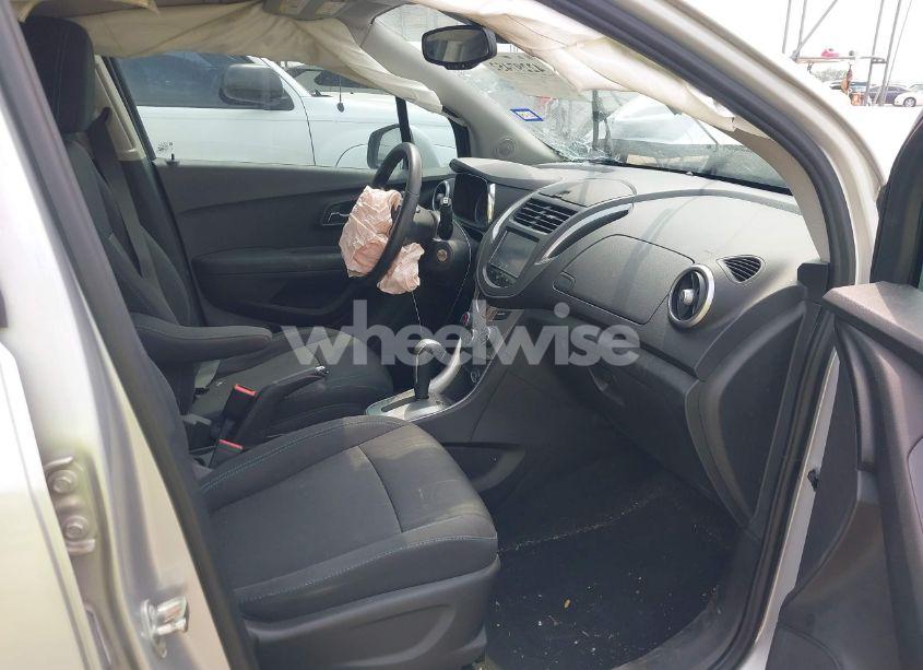 Photo 5 of 2016 Chevrolet Trax LT (VIN 3GNCJLSBXGL126574)