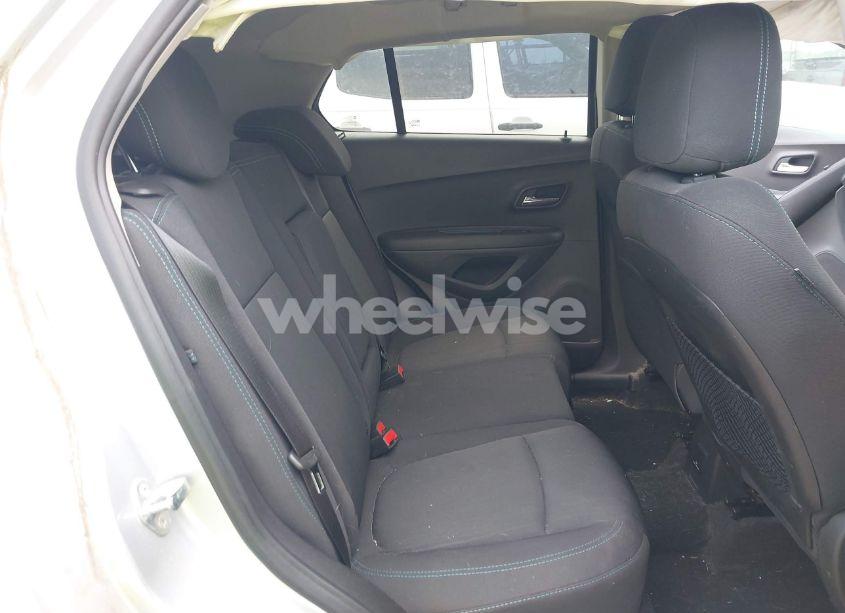 Photo 8 of 2016 Chevrolet Trax LT (VIN 3GNCJLSBXGL126574)