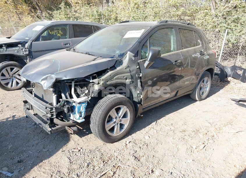 Photo 2 of 2016 Chevrolet Trax LT (VIN 3GNCJLSBXGL171790)