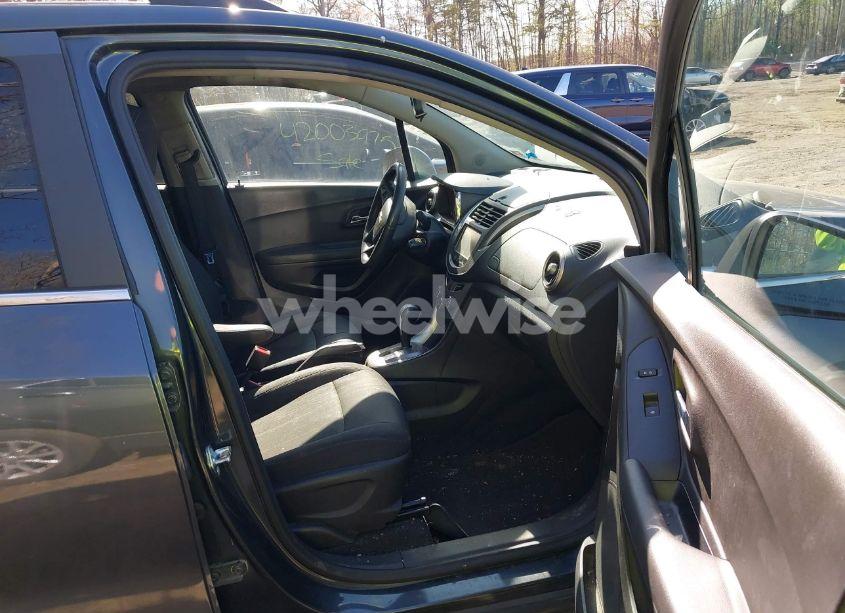 Photo 5 of 2016 Chevrolet Trax LT (VIN 3GNCJLSBXGL219062)