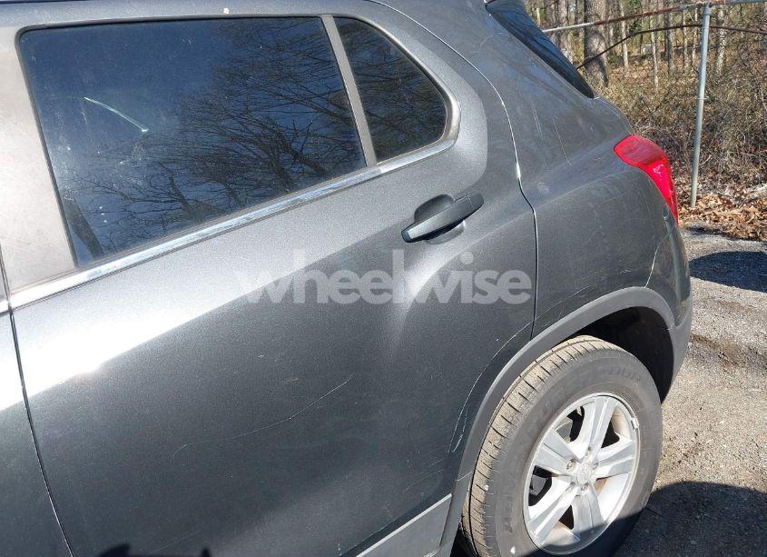 Photo 6 of 2016 Chevrolet Trax LT (VIN 3GNCJLSBXGL219062)