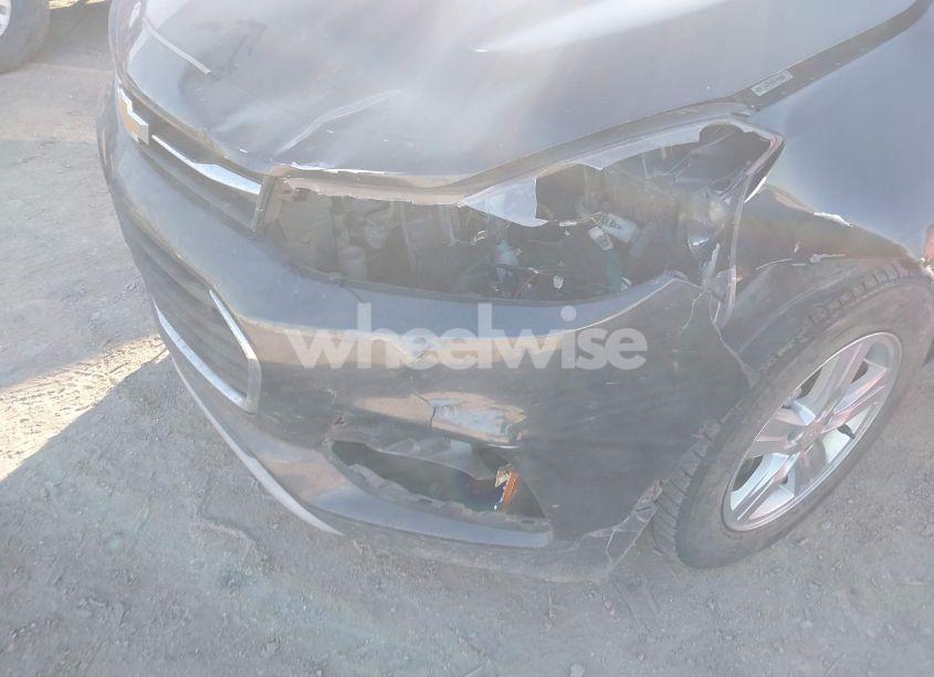 Photo 6 of 2017 Chevrolet Trax LT (VIN 3GNCJLSBXHL255075)