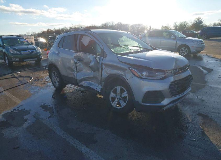 2017 Chevrolet Trax LT (VIN 3GNCJLSBXHL255500) main photo