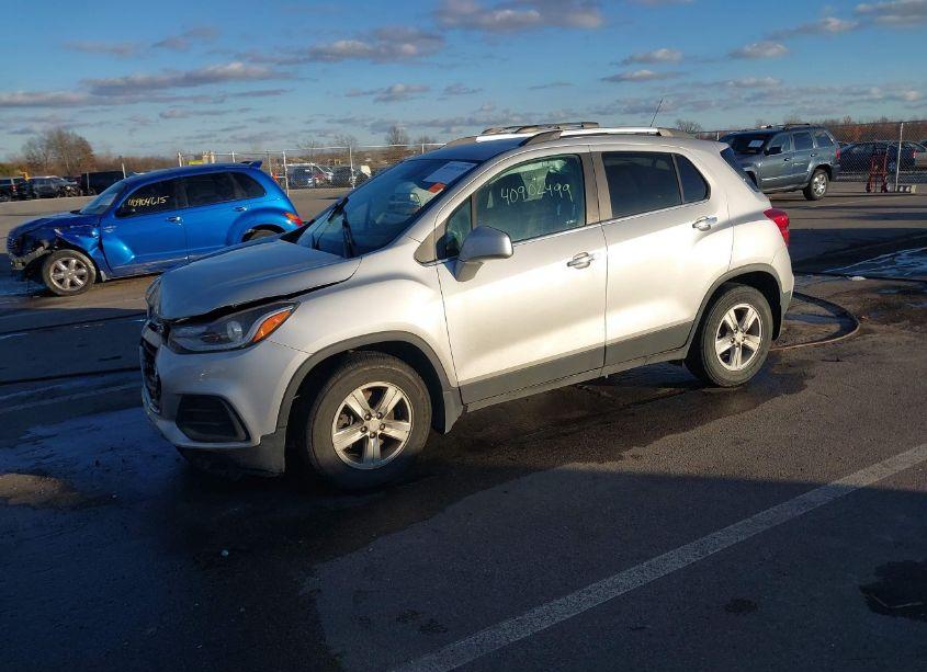 Photo 2 of 2017 Chevrolet Trax LT (VIN 3GNCJLSBXHL255500)