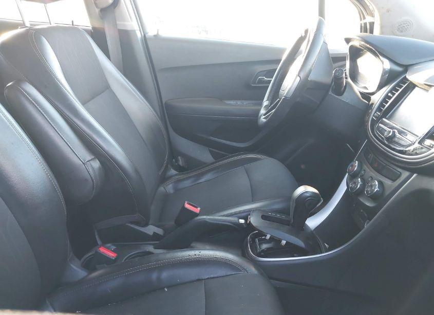 Photo 5 of 2017 Chevrolet Trax LT (VIN 3GNCJLSBXHL255500)