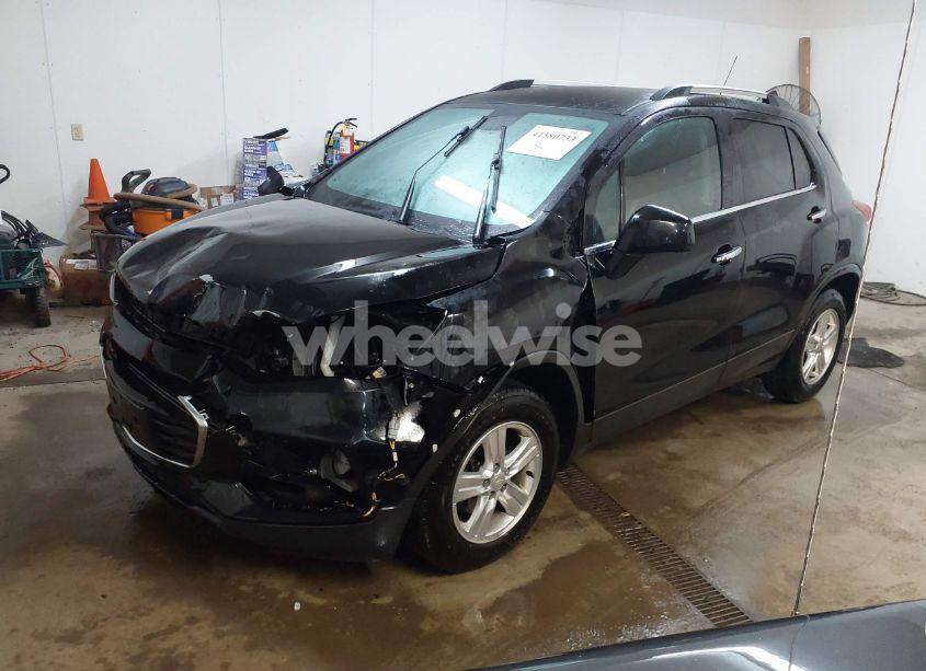 Photo 2 of 2017 Chevrolet Trax LT (VIN 3GNCJLSBXHL269459)